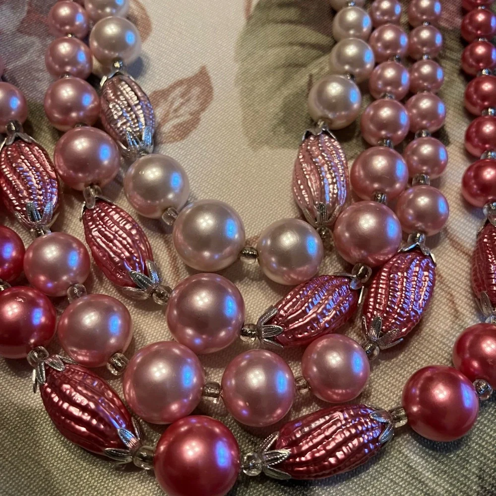 JAPAN SIGNED FOUR STRAND OF GORGEOUS FAUX PEARLS PINK BEADS AND BEAD CAPS - Picture 8 of 17